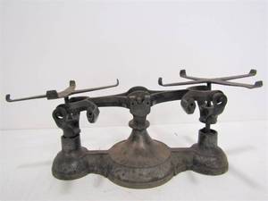 lot 186 image: Antique Cast Iron FAIRBANKS Balance Scale