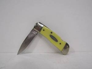 lot 93 image: Camillus Yello-Jacket Model 715 Folding Knife