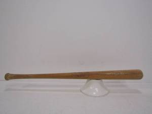 lot 104 image: Vintage 1960s HARMON KILLEBREW Mini Baseball Bat