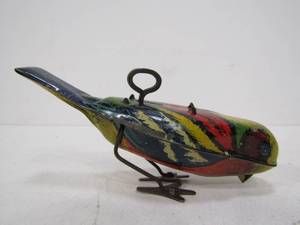 lot 112 image: Vintage 1920s-30s Tin Litho Wind-Up Bird Toy