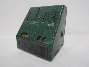 lot 114 image: Vintage 1920s Enameled Steel Systematic Thrift Coin Bank wKey