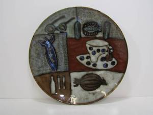 lot 164 image: LARGE Ceramic Art Pottery Wall HangingTray
