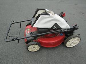 lot 5 image: Working TORO Recycler 22 Lawnmower