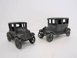 lot 234 image: 2 Vintage Cast Iron Automobile Coin Banks