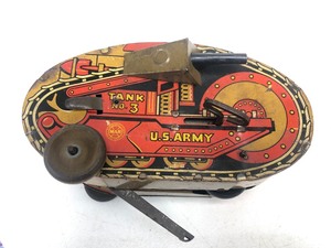 lot 3 image: Vintage 1930s MARX Tin Litho Turnover Tank No. 3