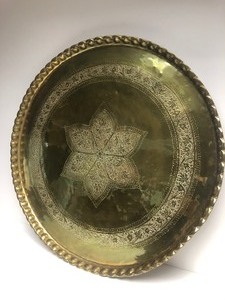 lot 276 image: LARGE Vintage Ornate Solid Brass Round Wall Hanging or Table Top