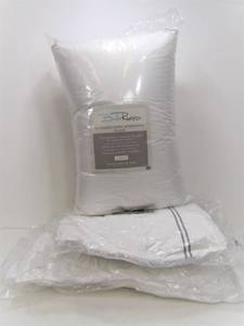 lot 247 image: Brand New Bella Russo Queen Size Comforter & Pillow Set