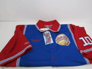 lot 260 image: Brand New FUBU Harlem Globetrotters Full Basketball Warmup Outfit - Size XXL