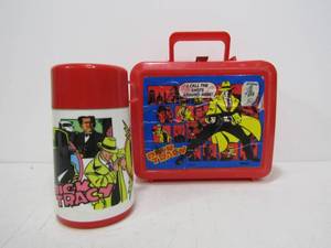 lot 267 image: Vintage Aladdin DICK TRACY Plastic Lunch Box with Thermos