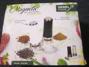 IGGEL Home Salt and Pepper Shaker S...