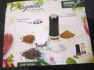 IGGEL Home Salt and Pepper Shaker S...