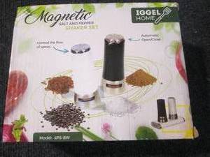IGGEL Home Salt and Pepper Shaker S...