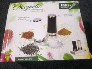 IGGEL Home Salt and Pepper Shaker S...