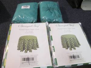 2- 70 inch Tablecloths, 2 Cocktail ...