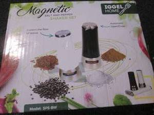 IGGEL Home Salt and Pepper Shaker S...