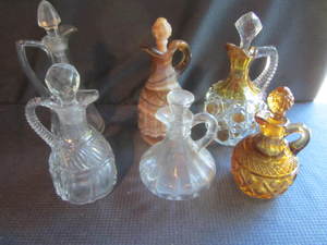 lot 32 image: Cruets