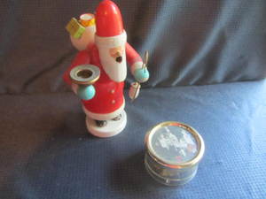 lot 34 image: Smoker, Music Box