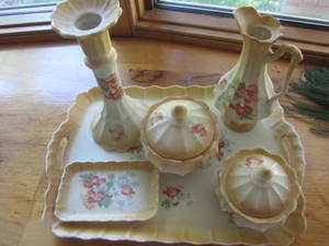 lot 53 image: Antique Dresser Set