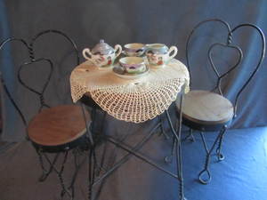 lot 55 image: Doll Ice Cream Table & Chairs