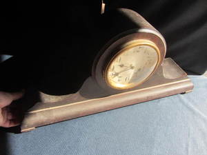 lot 13 image: New Haven Mantle Clock