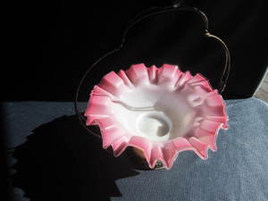 lot 15 image: Brides Basket