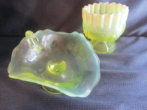 lot 19 image: Vaseline Glass