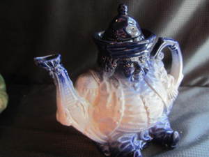 lot 20 image: Staffordshire Teapot