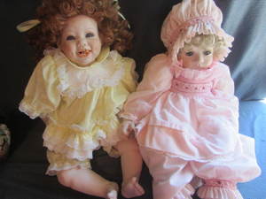 lot 24 image: Dolls with Sunshine