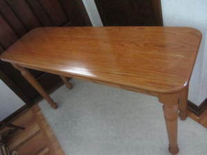 lot 4 image: Sofa Table
