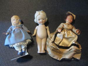 lot 68 image: Bisque Dolls