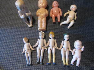 lot 72 image: German Dolls