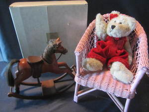 lot 94 image: Hallmark Victorian Memories Horse