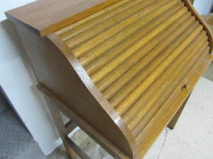 lot 7 image: Rolltop Childs Desk