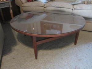 lot 3 image: Round Coffee Table