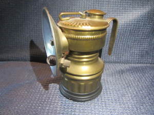 lot 106 image: Antique Miners Lamp