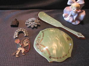 lot 107 image: Dresser Collectibles