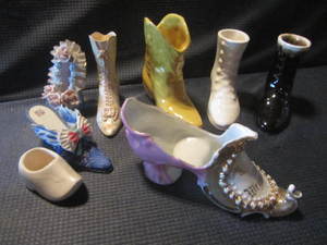 lot 130 image: Collectible Glass & Frankoma Shoes