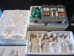 lot 146 image: Dept 56 Snow Village House
