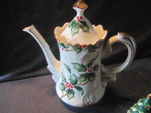 lot 190 image: Lefton Christmas Service