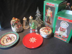 lot 147 image: Tree, Snow Globe, Shakers