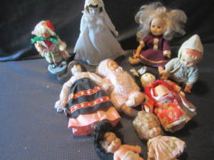 lot 138 image: Vogue, Paper Mache, PeeWee Dolls