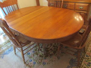 lot 1 image: Pedestal Dine Table, Four Chairs