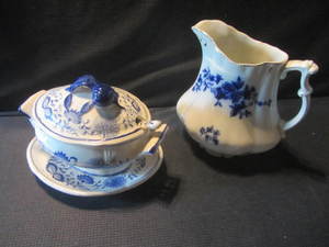 lot 174 image: Blue Onion & Flow Blue
