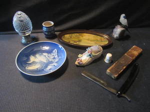 lot 179 image: Parrot, Straight Edge, Pin Cushion