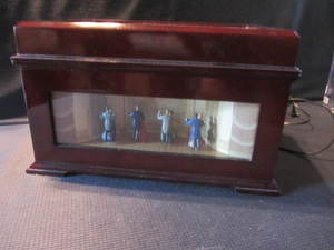 lot 184 image: Mr Christmas Musical Melodium