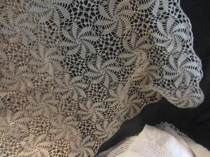 lot 185 image: Hand Crocheted Linens