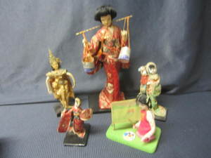 lot 192 image: Oriental Dolls