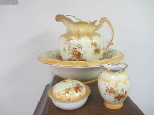 lot 201 image: Commode Set