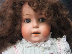 lot 207 image: Bay Rocio Doll