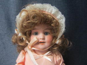 lot 211 image: German Huebach Doll